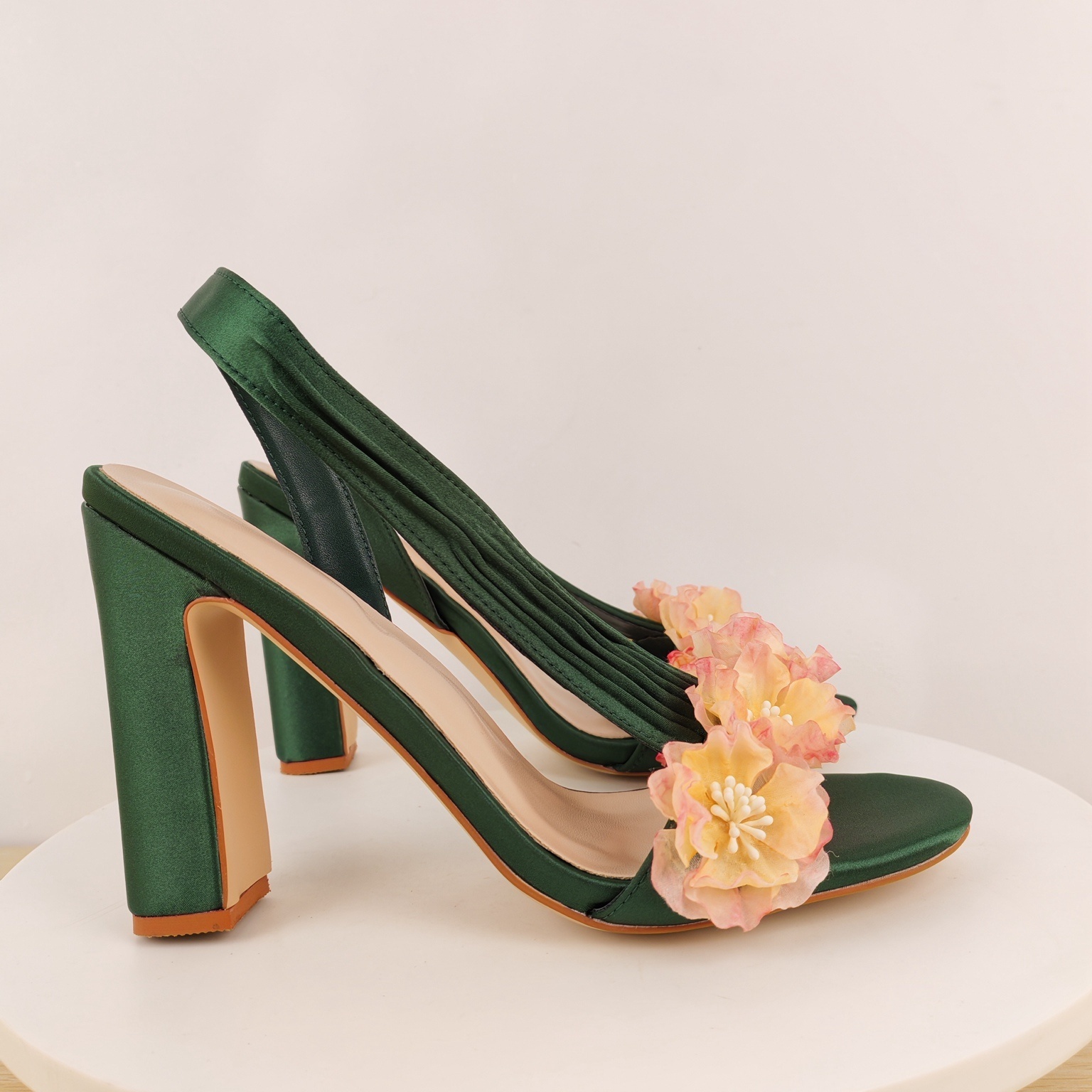 Sandalias de tacón de bloque c - Slip Dress Satin reseña y precio